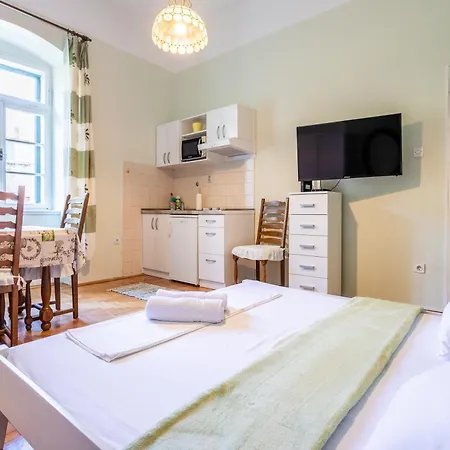 Traditional Dalmatian 3 Min Walk To Сплит