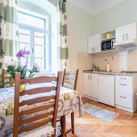 Apartman Traditional Dalmatian 3 Min Walk To
