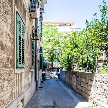 Traditional Dalmatian 3 Min Walk To Apartman