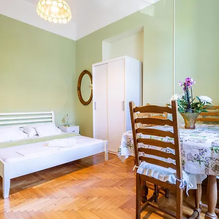 Traditional Dalmatian 3 Min Walk To Apartman