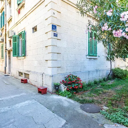 Traditional Dalmatian 3 Min Walk To Split