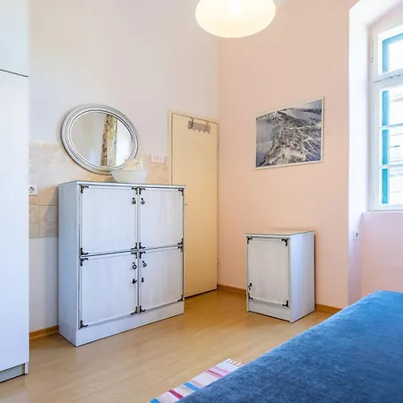 Traditional Dalmatian 3 Min Walk To Apartamento Split