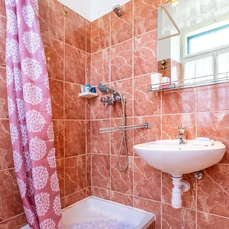 Traditional Dalmatian 3 Min Walk To *